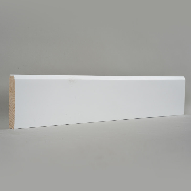 Плинтус из соснового дерева (загрунтованный и окрашенный) — белый, 3/5 x 3 1/6 дюйма – A